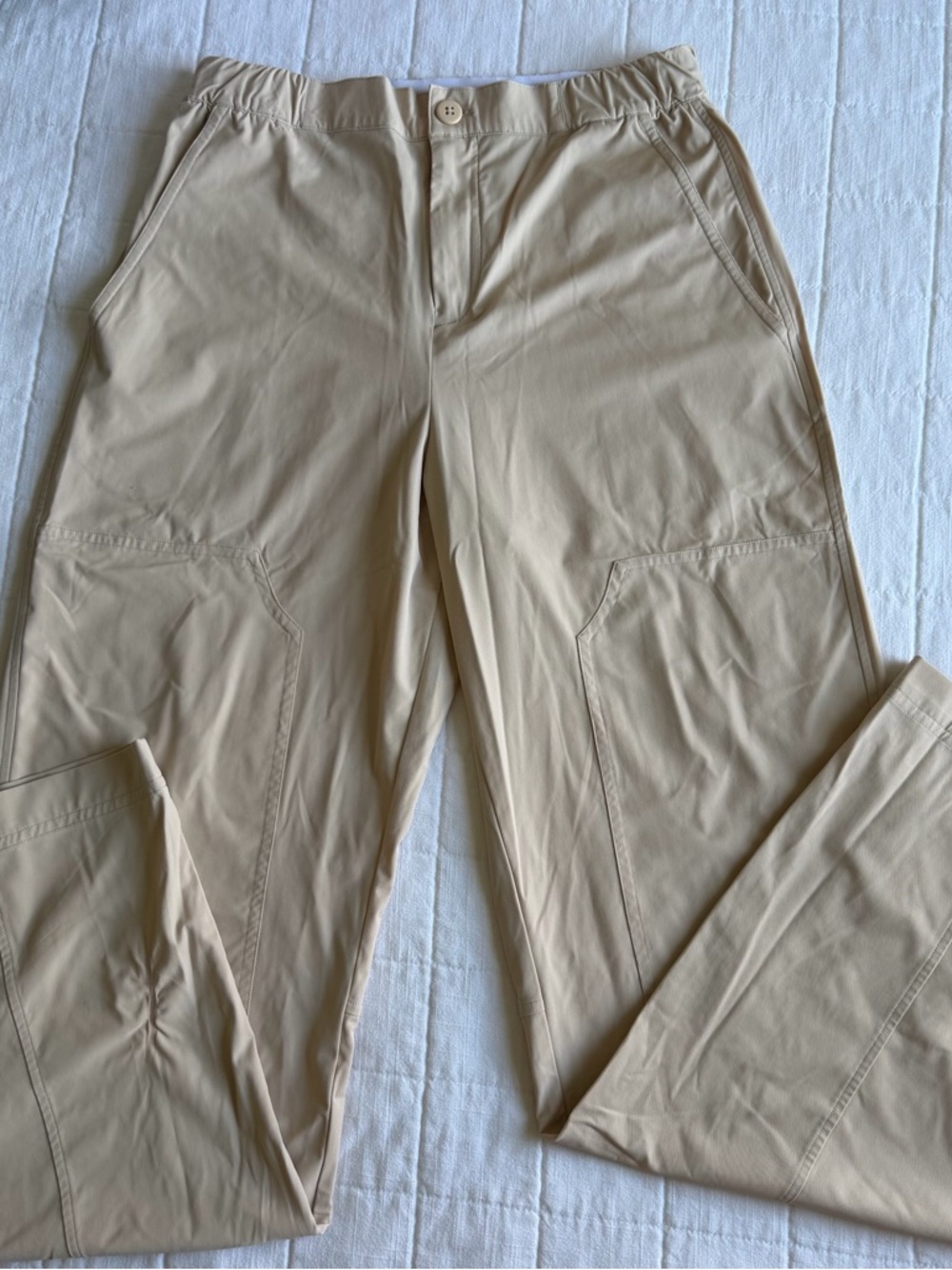 Alo Yoga Flip It Trouser in Macadamia Beige - Picture 4 of 7
